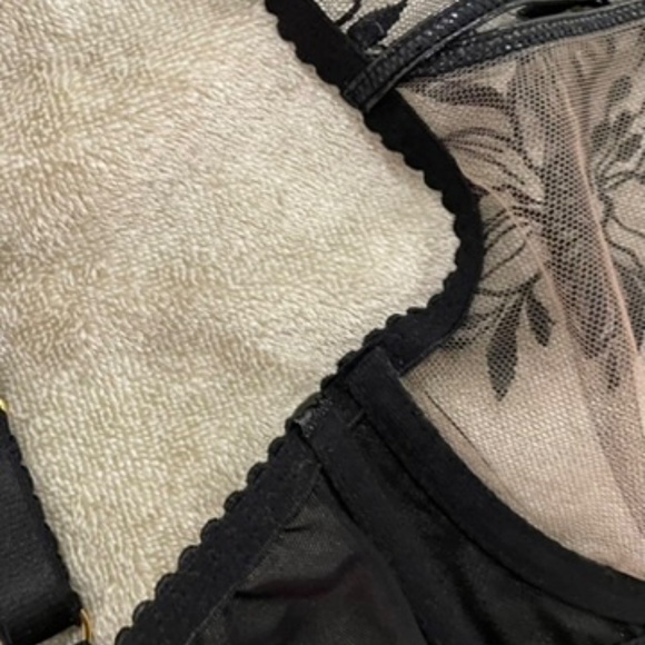 OSELLA Plunge Underwired Bra - Picture 6 of 9